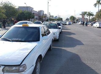 Se manifiestan taxistas tras operativos que dejan como resultado la detención de tres unidades