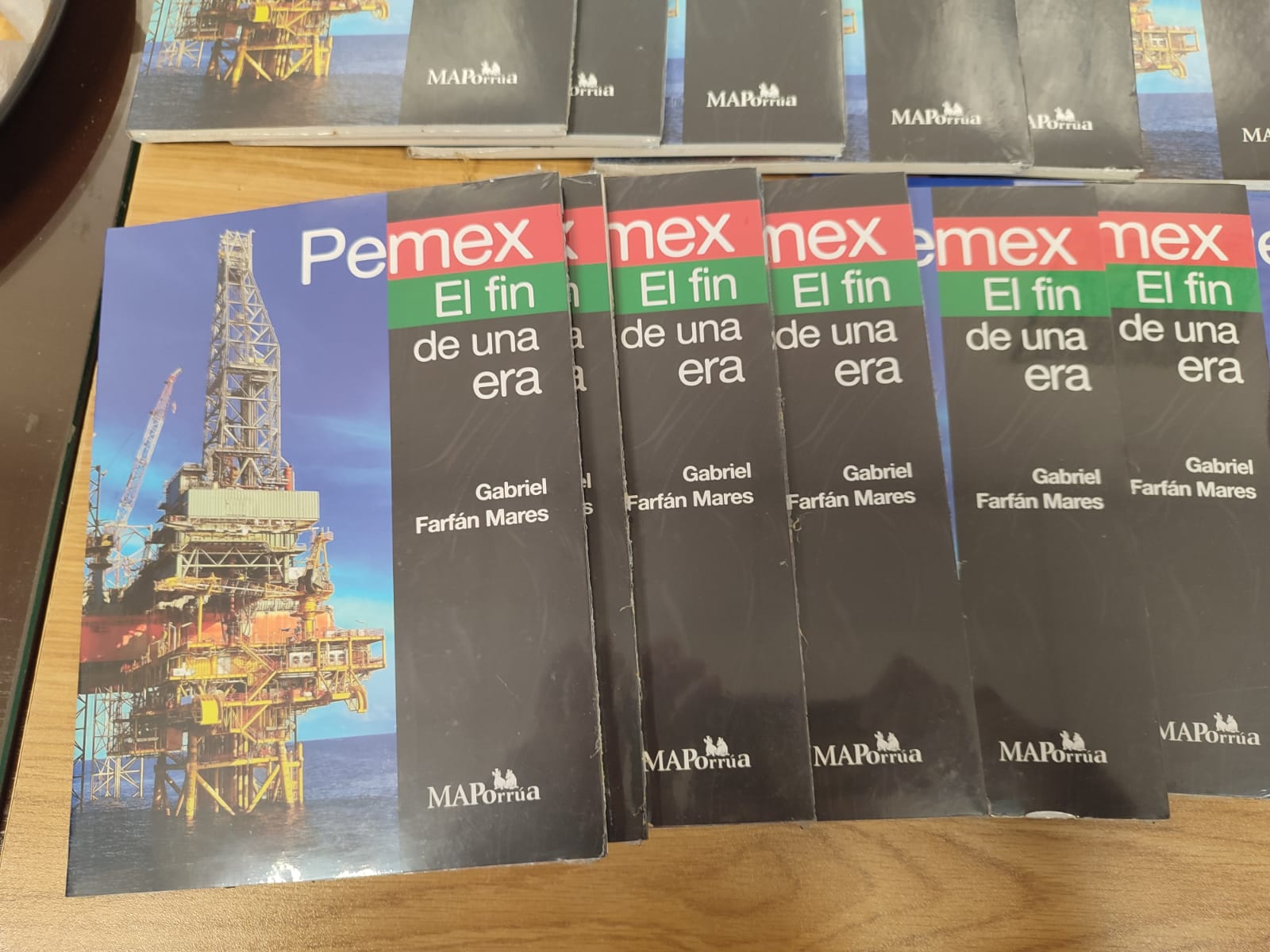Presentan Carlos Hernández el libro "Pemex el fin de una era" - INFOSON
