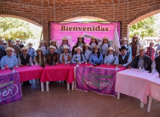 Acompaña Javier Lamarque arranque del 15 aniversario de la cabalgata con aroma de mujer en el campo 30