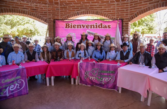 Acompaña Javier Lamarque arranque del 15 aniversario de la cabalgata con aroma de mujer en el campo 30