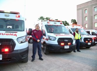 Gobernador Durazo entrega 12 ambulancias y fortalece atención de salud en Sonora