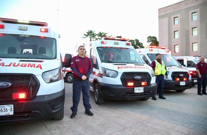 Gobernador Durazo entrega 12 ambulancias y fortalece atención de salud en Sonora