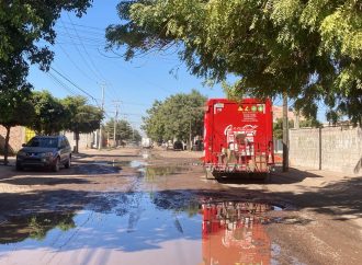 Piden vecinos de la Nueva Palmira solucionar problemas de pavimentación y drenajes colapsados