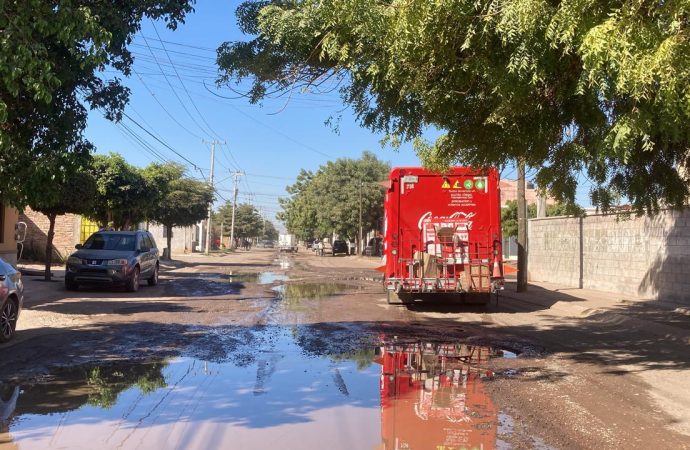 Piden vecinos de la Nueva Palmira solucionar problemas de pavimentación y drenajes colapsados