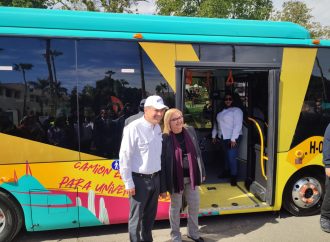 Presenta Toño Astiazarán las unidades de H Bus para estudiantes universitarios