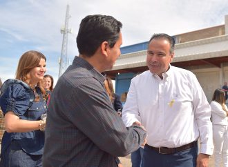 Dan Toño Astiazarán y Patty Ruibal banderazo a desayunos del Programa Alimentario 2025