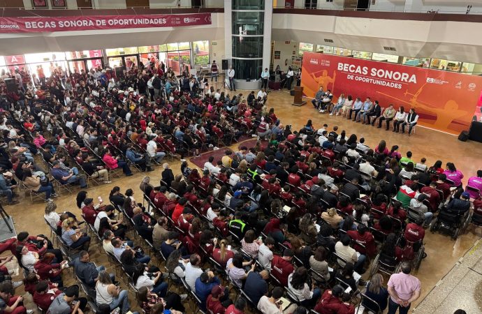 Gobernador Alfonso Durazo entrega estímulos a deportistas y estudiantes de excelencia en Sonora