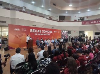 Entrega el Gobernador Alfonso Durazo becas y estímulos a deportistas de alto rendimiento