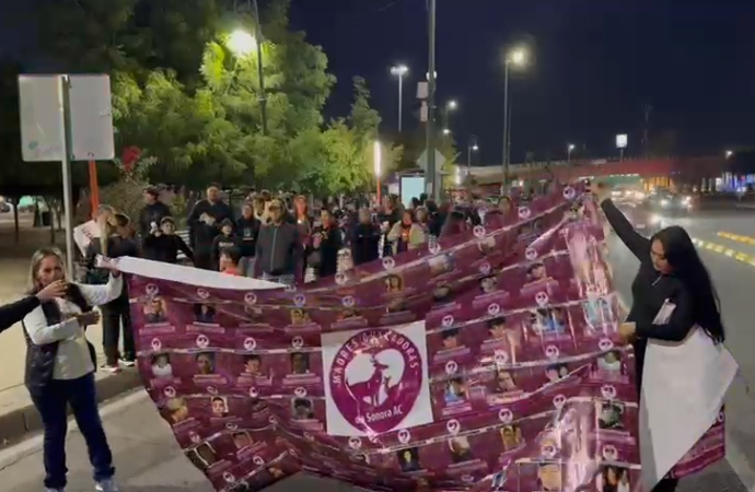 Marchan colectivos en Sonora por luto nacional