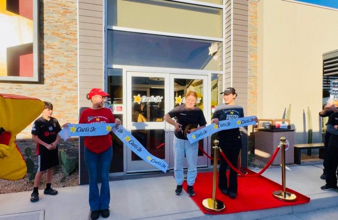 Exitosa apertura de Carl’s Jr. en Hermosillo: emoción, filas y hamburguesas gratis por un año