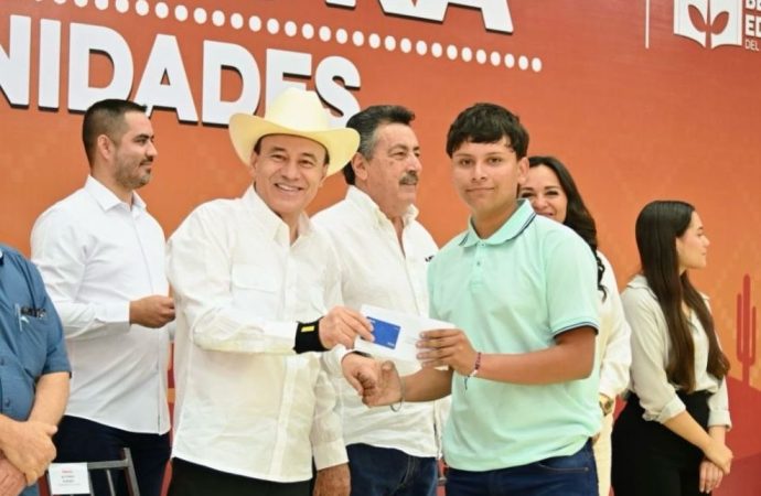 Gobernador Durazo beneficia con beca universal a más de tres mil estudiantes de secundaria