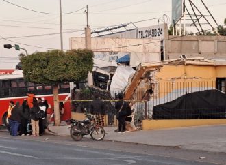 Fuerte choque entre autobús y automóvil deja 20 lesionados en Hermosillo
