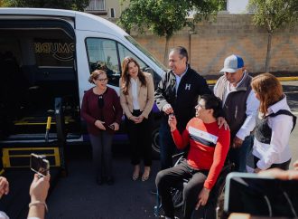 Ayudan Toño Astiazarán y Patty Ruibal a la rehabilitación de personas con discapacidad con equipo moderno y nueva unidad de transporte adaptado