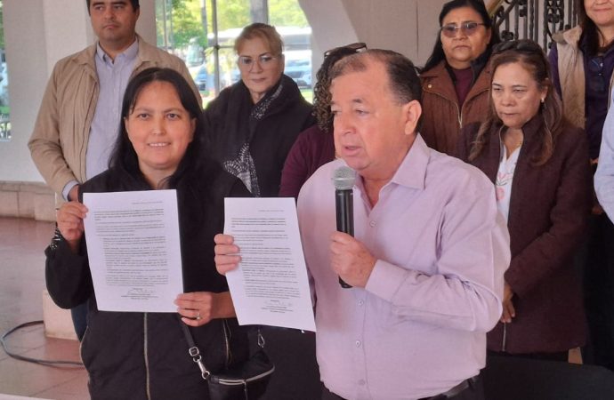 Firma Cuauhtémoc González la carta para una universidad libre de violencia en contra de la mujer