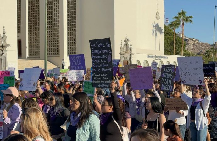 En Sonora, miles de mujeres marchan en Sonora contra la violencia de genero