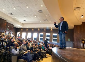 Expone Grageda sus iniciativas en campus Cajeme