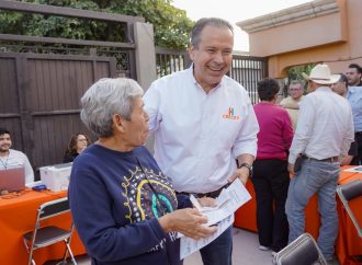 Da Toño Astiazarán atención directa a vecinos del Sahuaro durante el “Miércoles en tu Colonia”