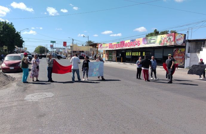 Cierran en Cajeme la calle Jalisco para exigir solución a problemas