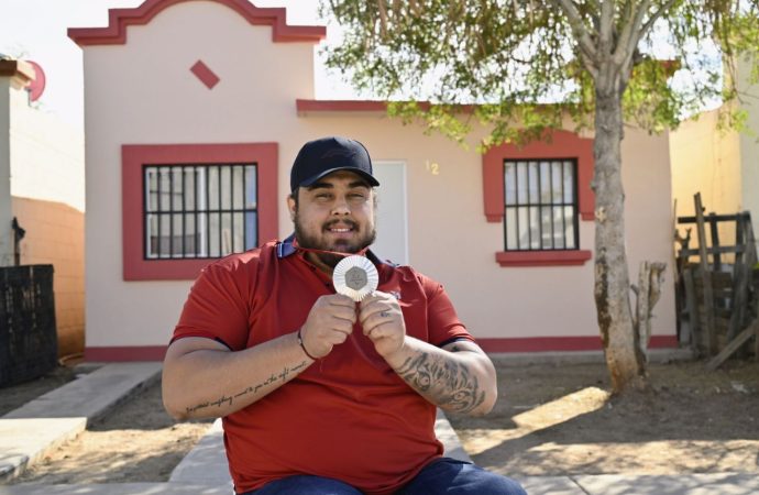 Medallista paralímpico Edgar Fuentes recibe vivienda adaptada en reconocimiento a su talento