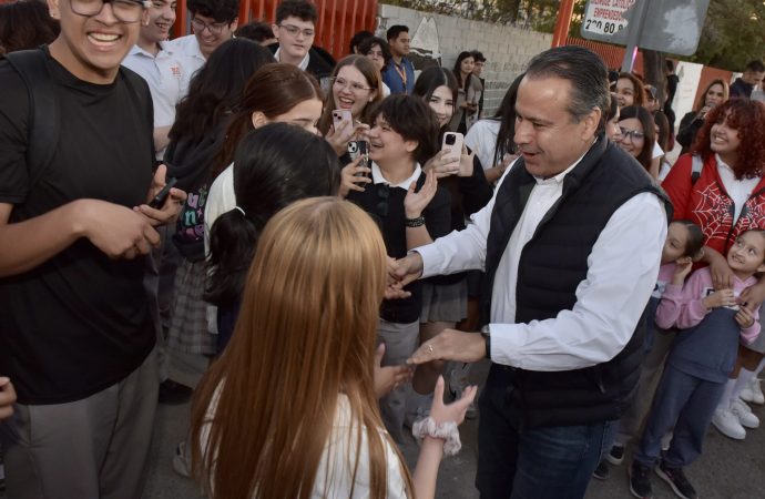 Brinda Toño Astiazarán seguridad a estudiantes de Cobach Reforma con nuevo tramo de Camina Segura