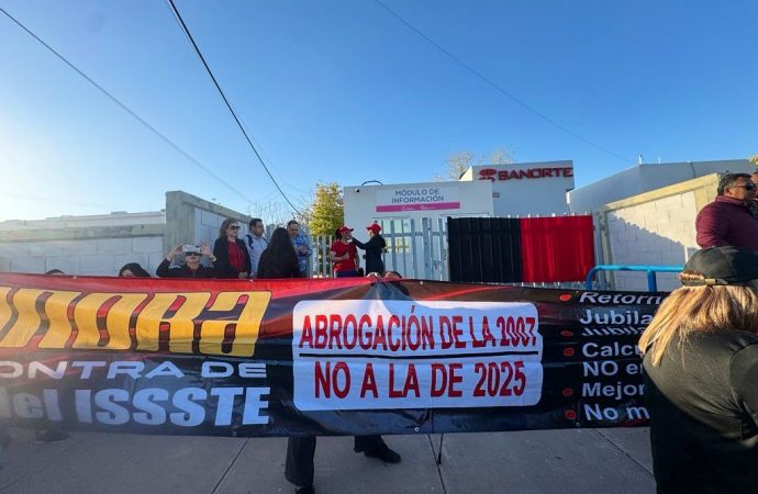 Maestros bloquean Hermosillo en protesta por una ley que ya fue retirada