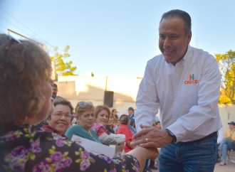 Atiende Toño Astiazarán a vecinos de la Balderrama en Miércoles en Tu Colonia