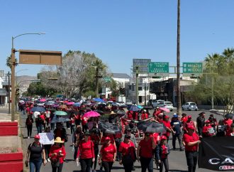 Miles de maestros bloquean Hermosillo en tercer día de protestas