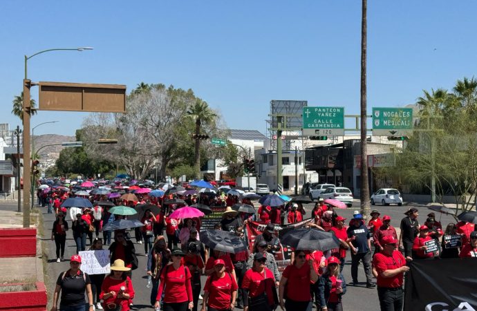 Miles de maestros bloquean Hermosillo en tercer día de protestas