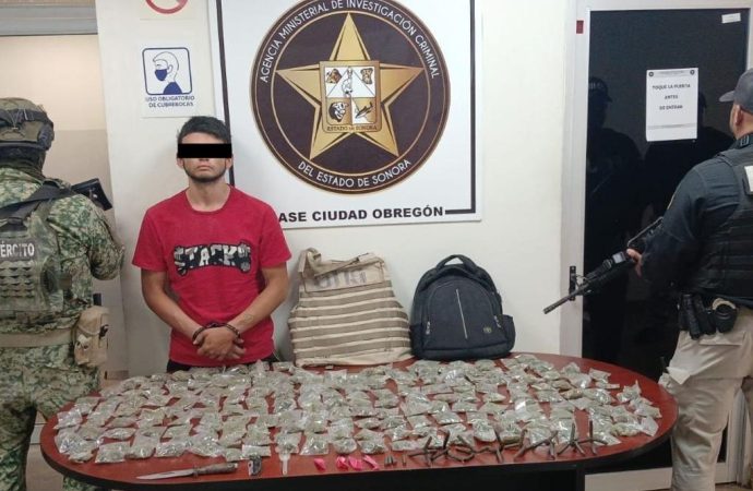 Capturan AMIC a sujeto con más de 200 envoltorios de droga, arma blanca e indumentaria táctica