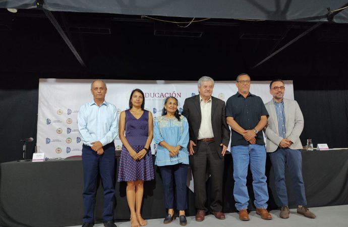 Presentan el libro “Escúchame” del Colegio de Sonora