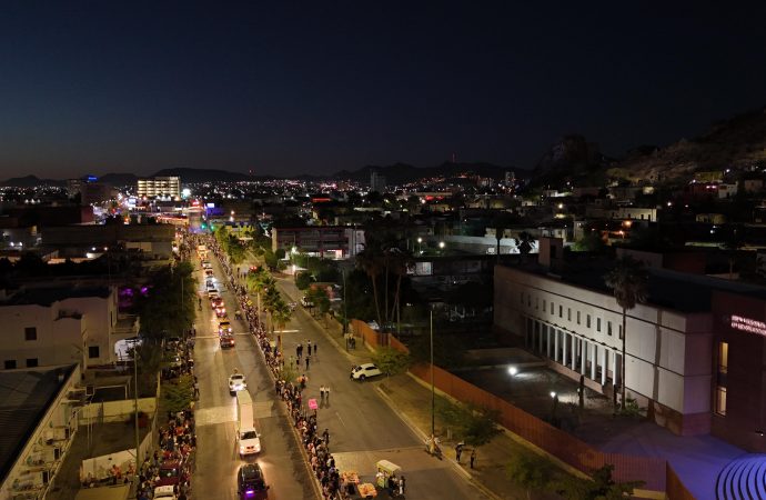 Cientos de Jinetes dan vida a la manifestación de Expogan 2025 en Hermosillo; Gabito Ballesteros sorprende en el desfile