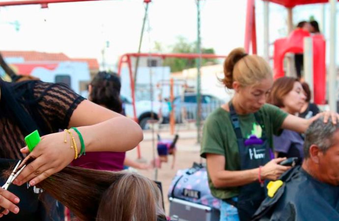 Gobernador Durazo beneficia a vecinos de la colonia Fonhapo con servicios gratuitos en la feria “Sonora Atiende”
