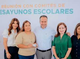Beneficia Toño Astiazarán con programa Salud H a colaboradoras de Desayuno Escolares
