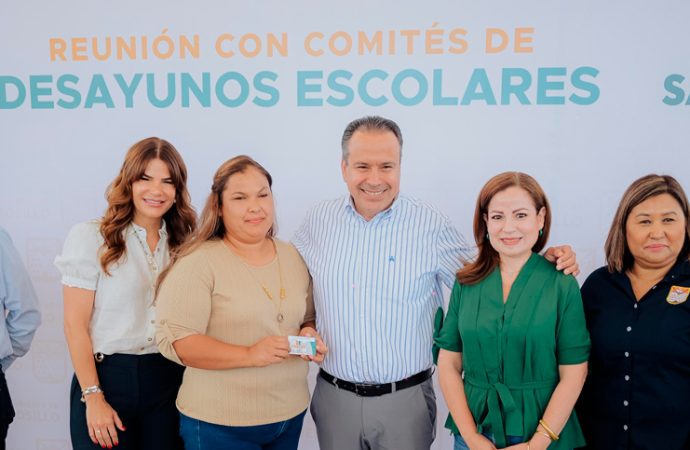 Beneficia Toño Astiazarán con programa Salud H a colaboradoras de Desayuno Escolares