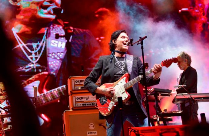 Hace vibrar Caifanes el Foro Rosales con el rock mexicano ante 60 mil asistentes