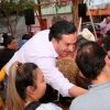 Lleva David Figueroa servicios a familias de la colonia El Choyal