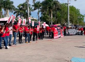 Salen maestros a protestar en su día