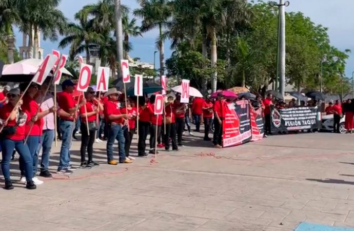 Salen maestros a protestar en su día