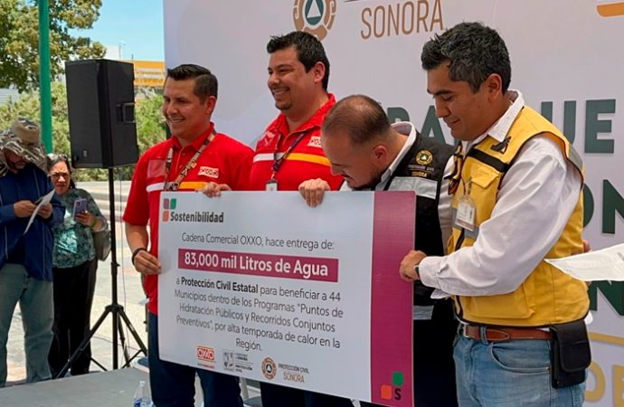 Dona Oxxo más de 80 mil litros de agua para abatir deshidratación en Sonora