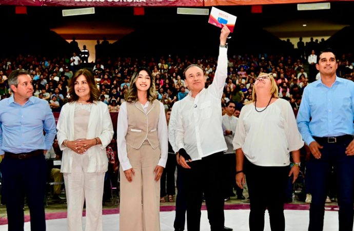 Becarios de Sonora de Oportunidades agradecen a Durazo por creer en su futuro