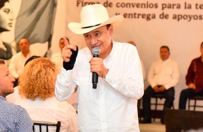 Navojoa es sede de apoyos históricos al campo; Durazo y Jorge Elías encabezan firma de convenios