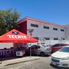 Piden retirar de una primaria baños portátiles y carpas de cerveza instalados por las Fiestas del Pitic