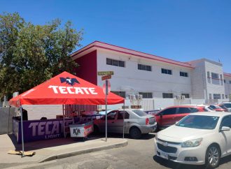 Piden retirar de una primaria baños portátiles y carpas de cerveza instalados por las Fiestas del Pitic