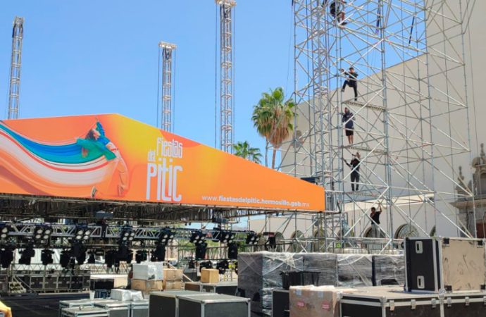 Montan los escenarios principales para las Fiestas del Pitic