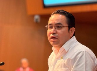 Heriberto Aguilar rechaza impuestos a las remesas en encuentro binacional en Los Ángeles