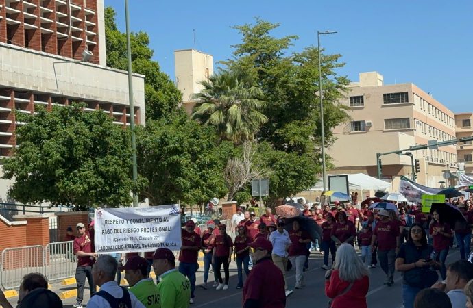 Marchan en Hermosillo más de 30 mil trabajadores