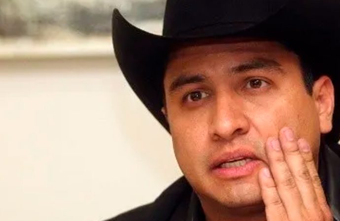 Le cancelan la visa a Julión Álvarez y se ve forzado a cancelar concierto en Texas