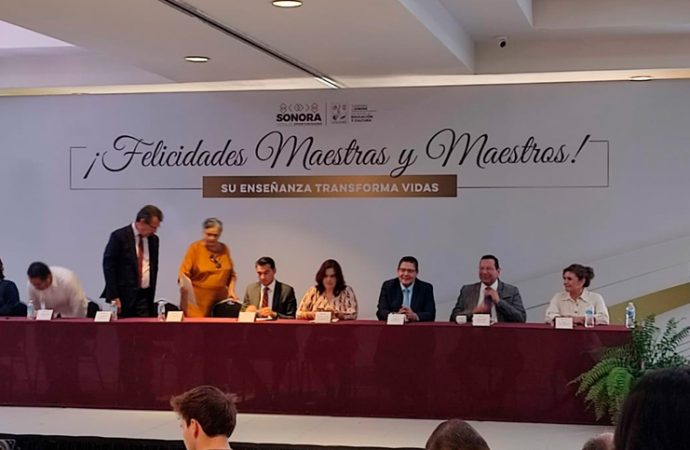 Reconocen la trayectoria del magisterio sonorense
