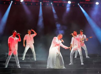 Miguel Bosé desata nostalgia y pasión ante 40 mil personas en Hermosillo