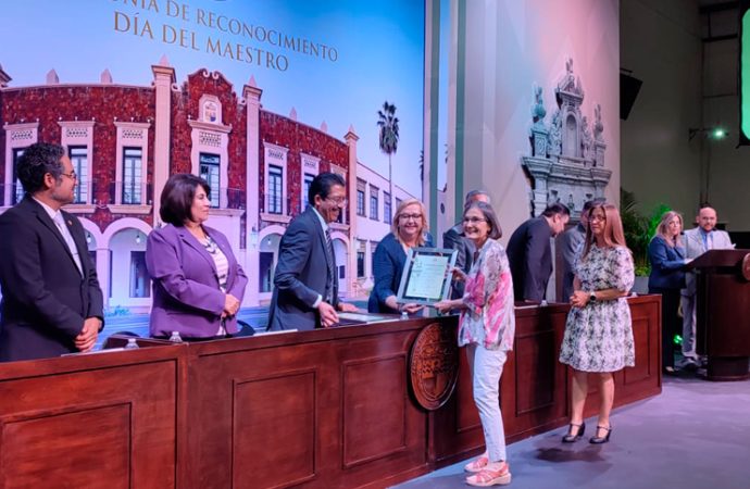Entregan reconocimientos a académicos con 25 y hasta 55 años de trayectoria en la UNISON
